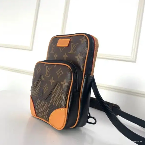 WIS BAG VUITTON LOUIS SLING NIGO AMAZONE 0624